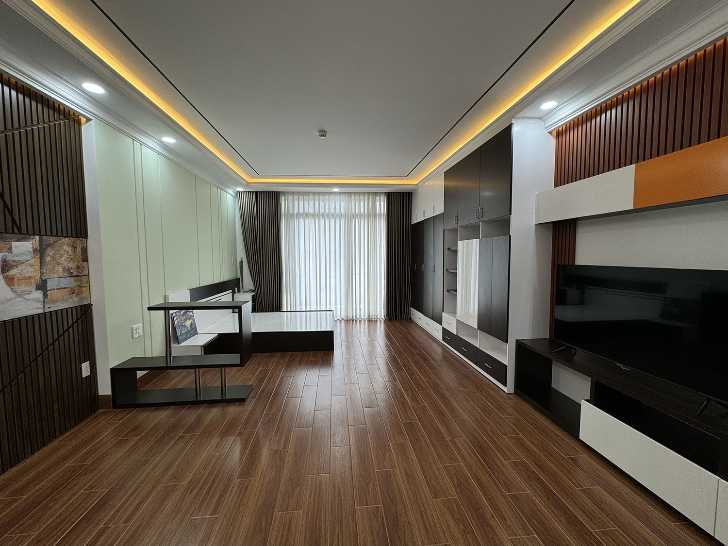 Siêu phẩm Hầm, 4Lầu, ST, thang máy (4,75x17=80,75m2) full nội thất cao cấp đường nội bộ 12m khu VIP 3 tháng 2